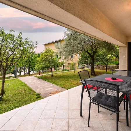 Vilma Apartman Lovran