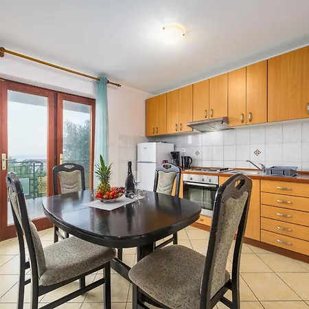 Vilma Apartman Lovran